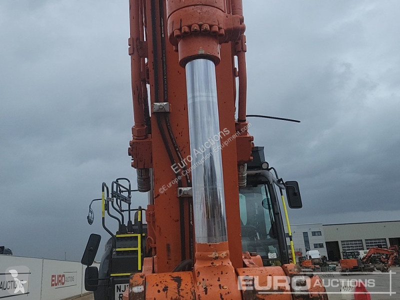 Lopatový nakládač Hitachi -6