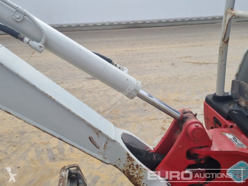 Escavadora Takeuchi TB216