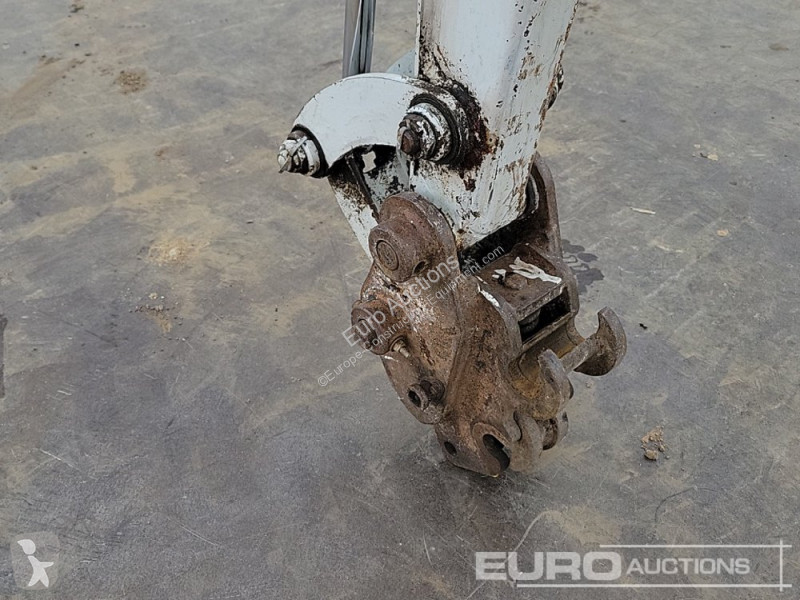 Escavadora Takeuchi TB216