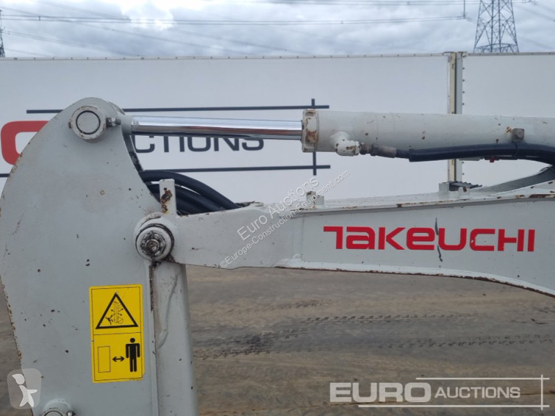 Escavadora Takeuchi TB216