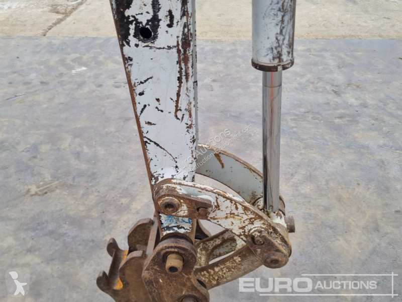 Escavadora Takeuchi TB215