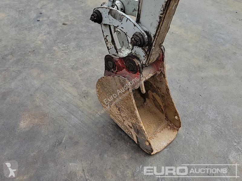 Escavadora Takeuchi TB216