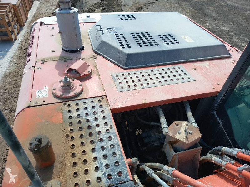 Graafmachine Hitachi ZX220LC (Abu Dhabi)