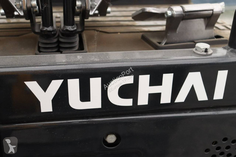 Escavadora  YU CHAI U17