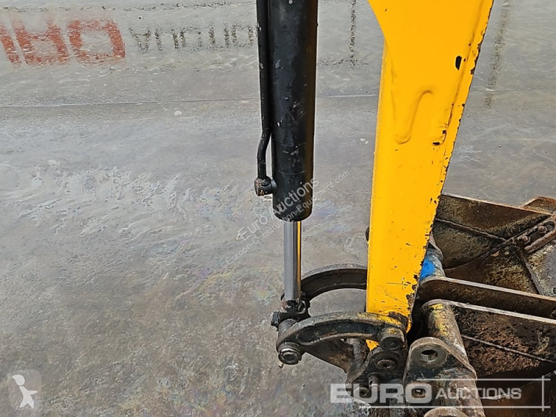 Lopatový nakládač JCB