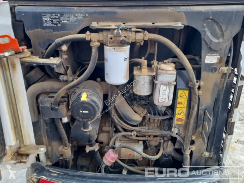 Lopatový nakládač Bobcat E17