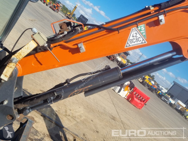 Escavatore Hitachi ZX26U-6 CLR