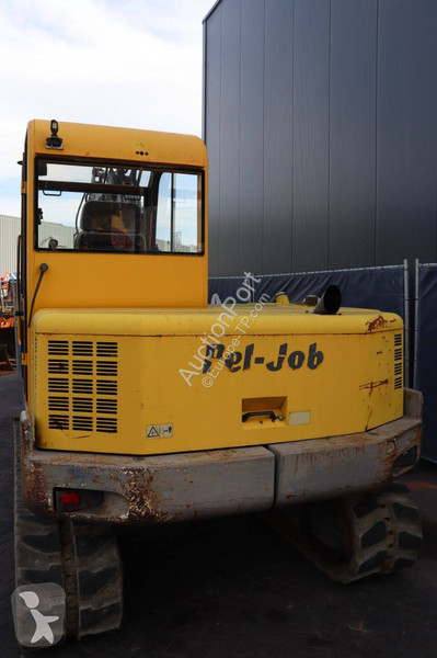 Escavadora Pel Job 233