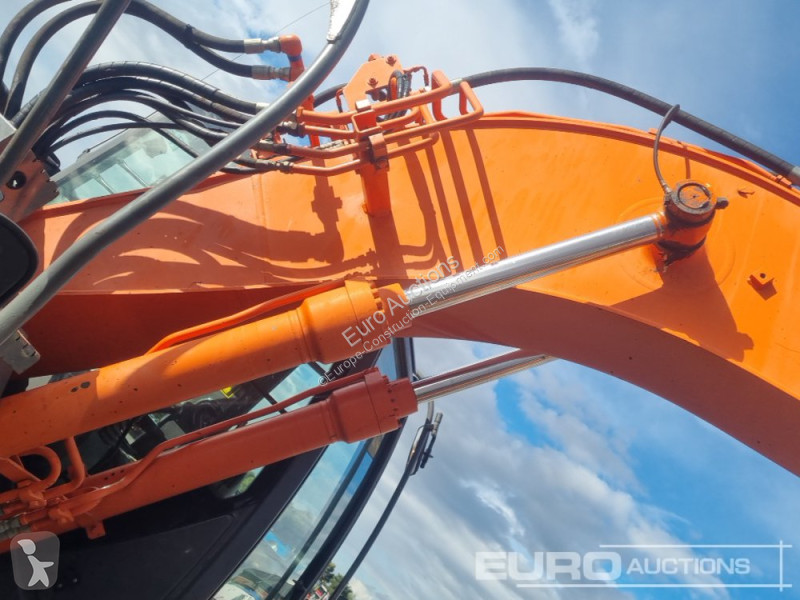 Escavatore Hitachi ZX135U5-3