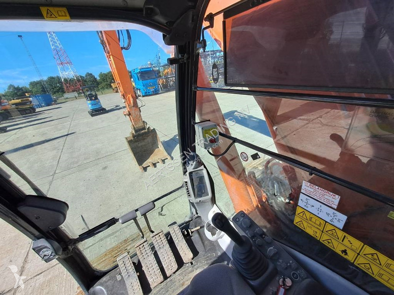Excavator Hitachi -6