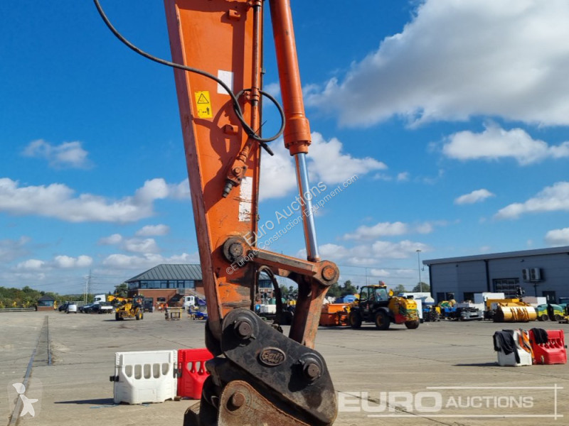 Escavatore Hitachi -6
