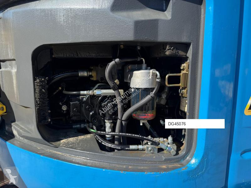Excavator New Holland Kobelco E235 BSR-2...