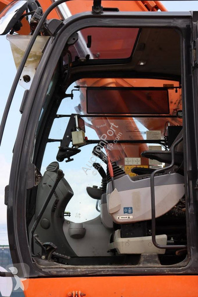 جرافة Hitachi ZX490LCH-6