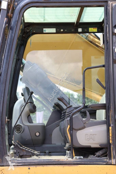 جرافة Caterpillar UHD