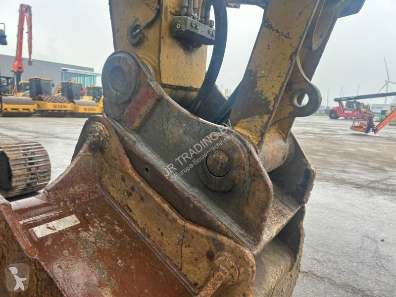 Escavadora Caterpillar EL (epiroc hammer included)