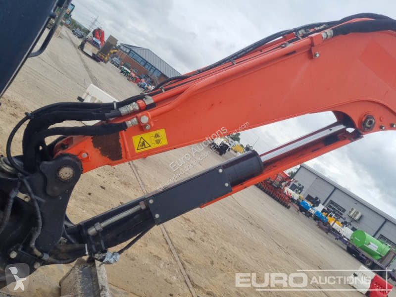 Lopatový nakládač Kubota U48-4