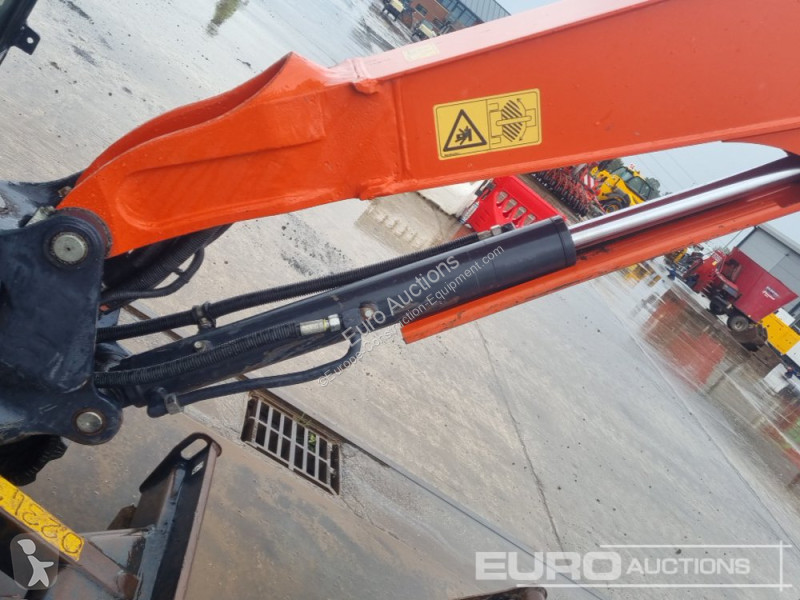 Lopatový nakládač Kubota KX027-4