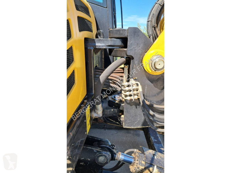 جرافة Yanmar SV120