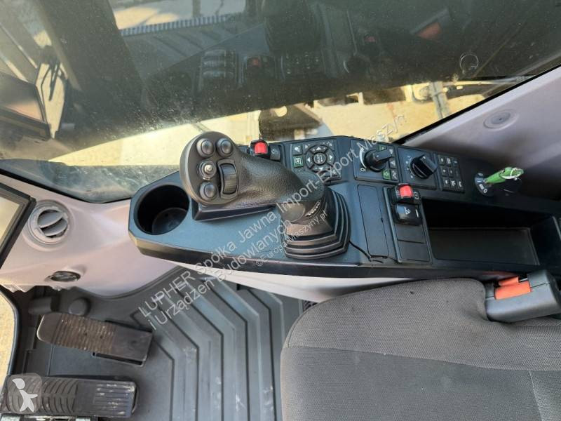 Lopatový nakládač Volvo EW240EMH