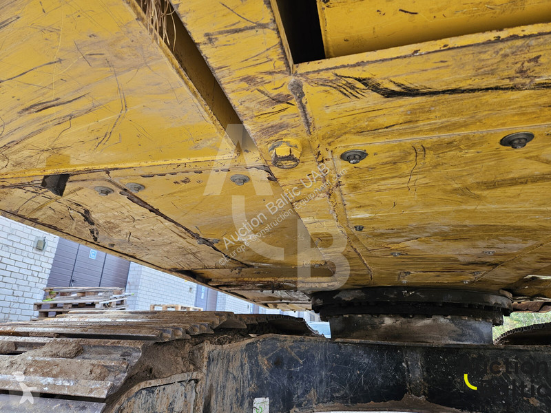 جرافة Komatsu 11