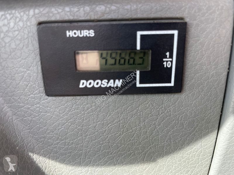 جرافة Doosan