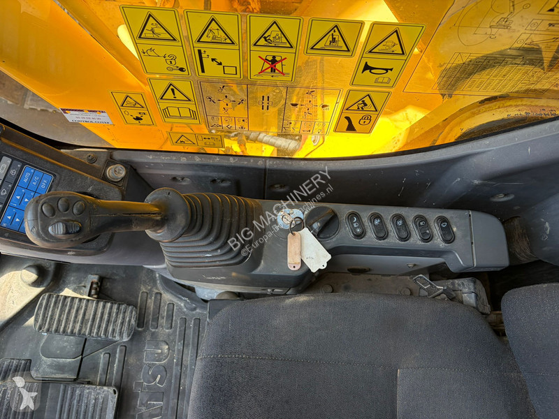 جرافة Komatsu 8