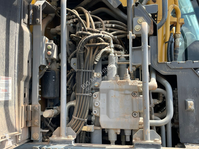 Lopatový nakládač Hitachi 5B