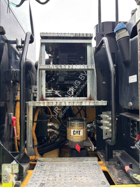 جرافة Caterpillar M 320 F