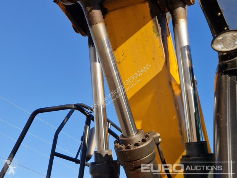 جرافة JCB