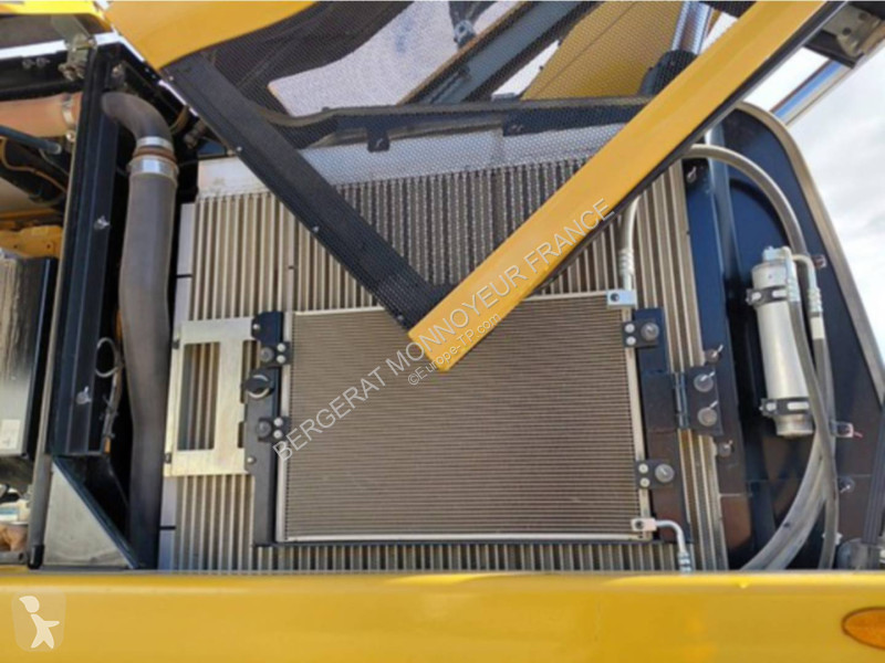 Багер Caterpillar M320F