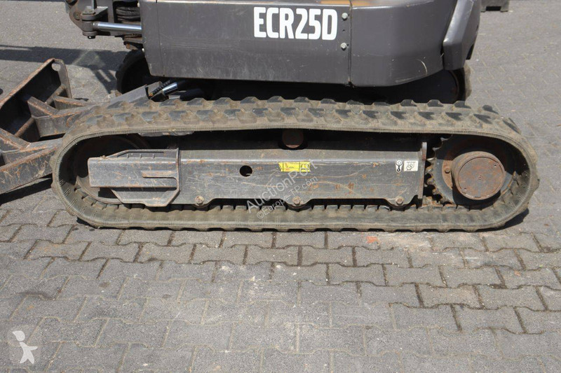 جرافة Volvo ECR25D