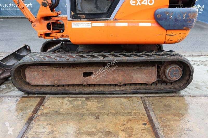 جرافة Hitachi 02