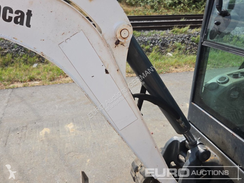 Багер Bobcat E20