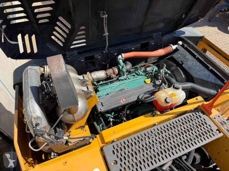 جرافة Volvo 220 E 220 - 180 -
