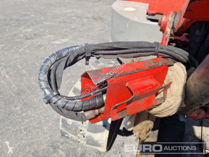 جرافة Volvo ECR25D