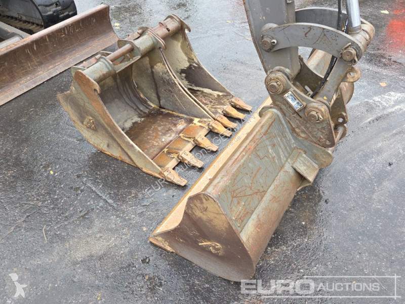 جرافة Volvo ECR50F