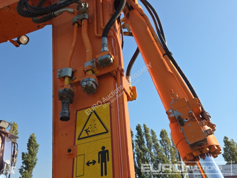 جرافة Komatsu PW148-8