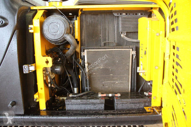 Excavator JCB