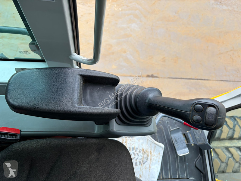 Excavadora Takeuchi TB295W-1