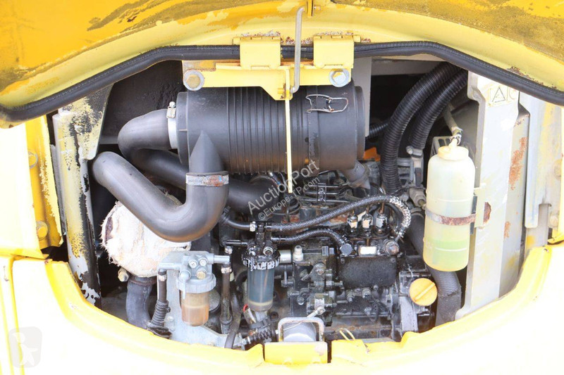 جرافة Yanmar 4