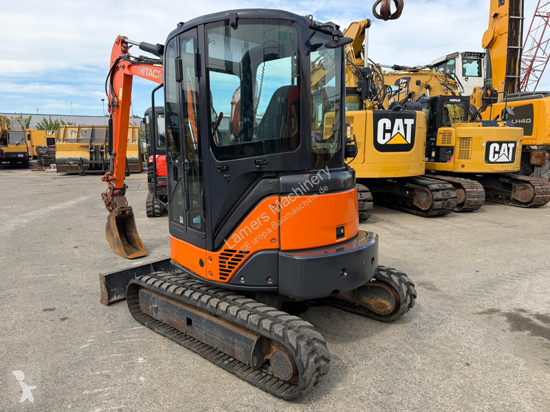 Excavadora Hitachi ZX38U .