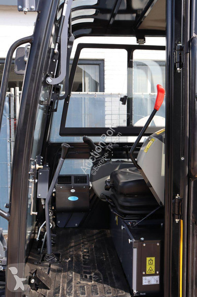 Екскаватор Eurotrac SQ18A/HE18CP