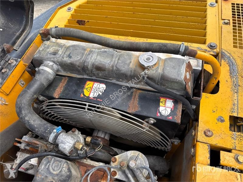 Екскаватор JCB