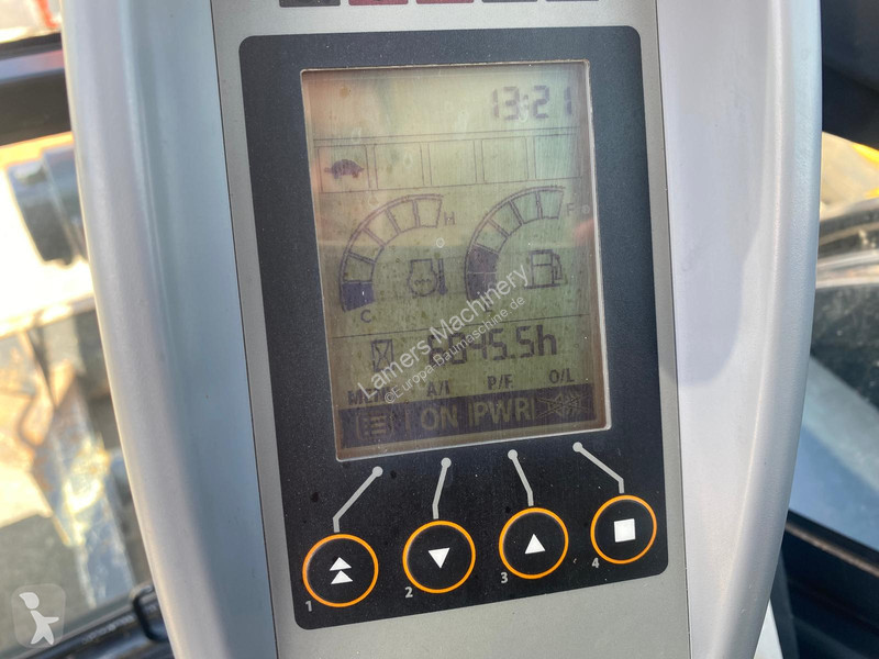 Экскаватор Hitachi ZX65U .