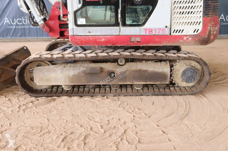 جرافة Takeuchi