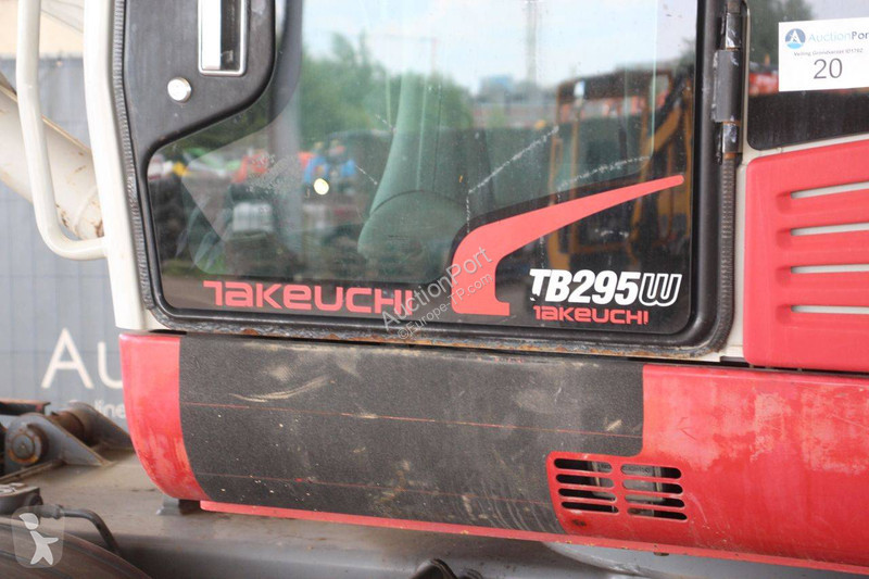 جرافة Takeuchi TB295W