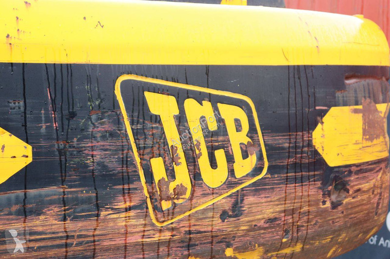 جرافة JCB