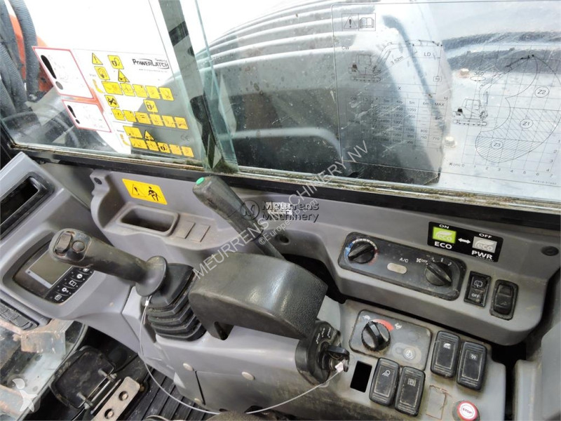 جرافة Kubota KX080-4