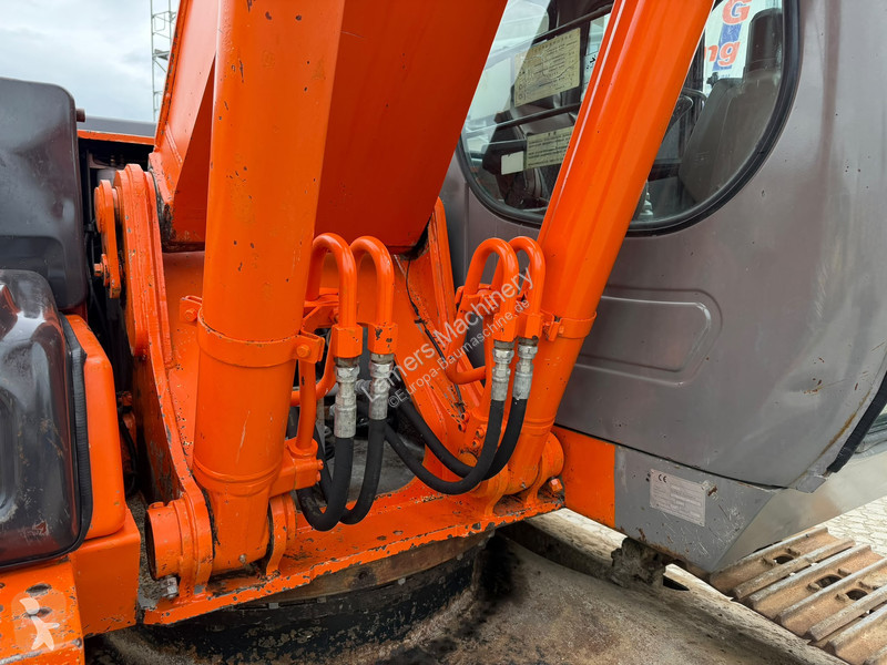 جرافة Hitachi ZX210 LC1