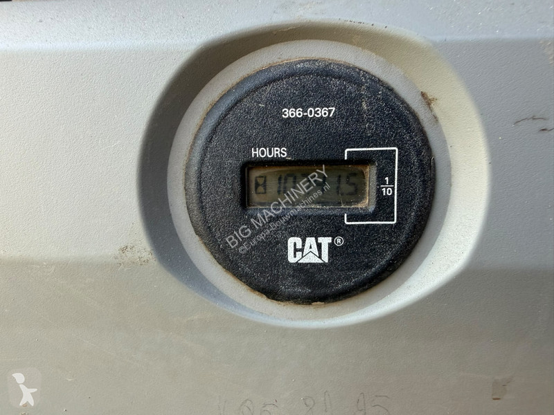 Багер Caterpillar 320FL